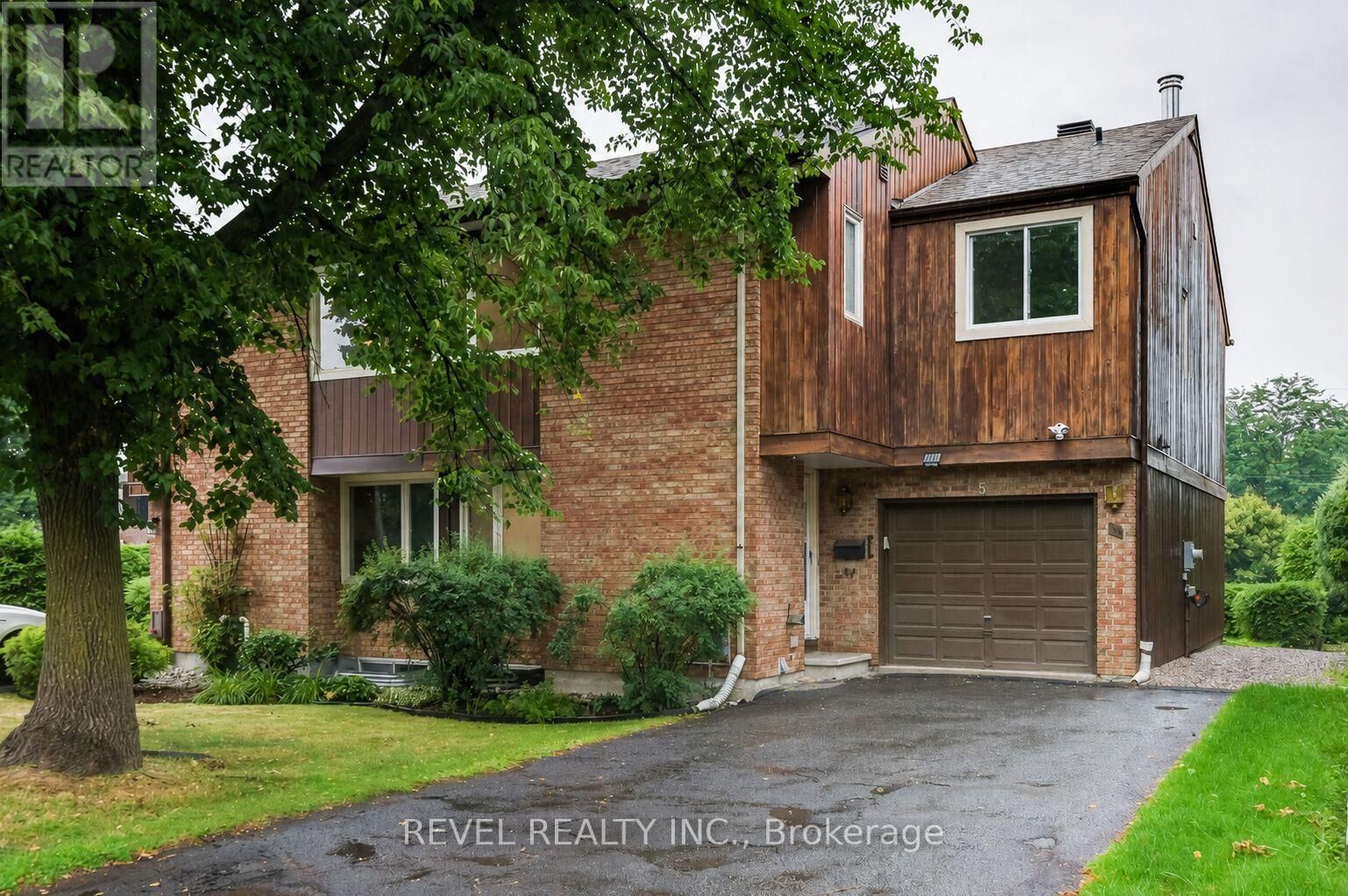 Property Photo:  5 Sandhurst Court  ON K1V 9W9 