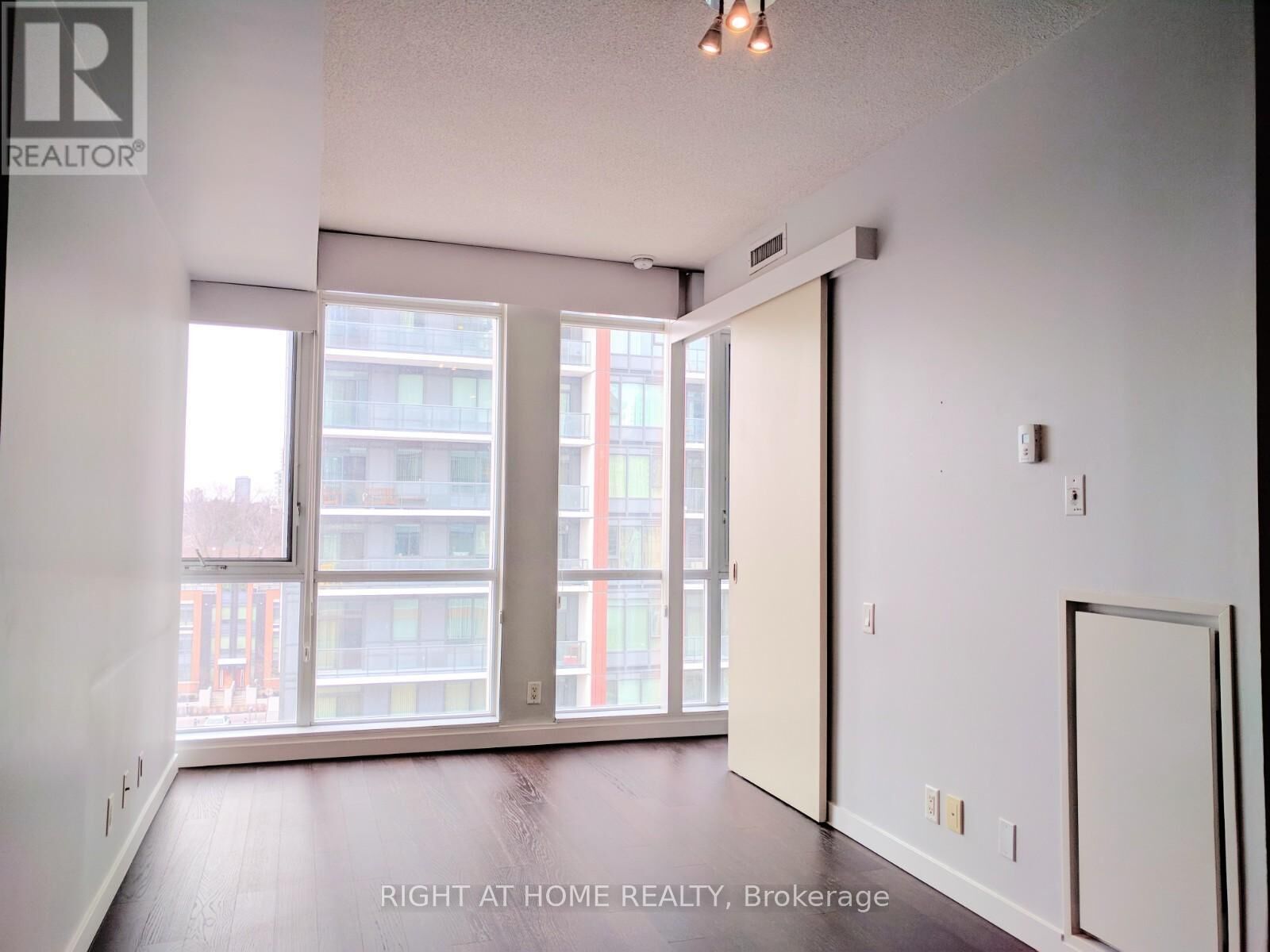 Property Photo:  30 Canterbury Place 803  ON M2N 0B9 