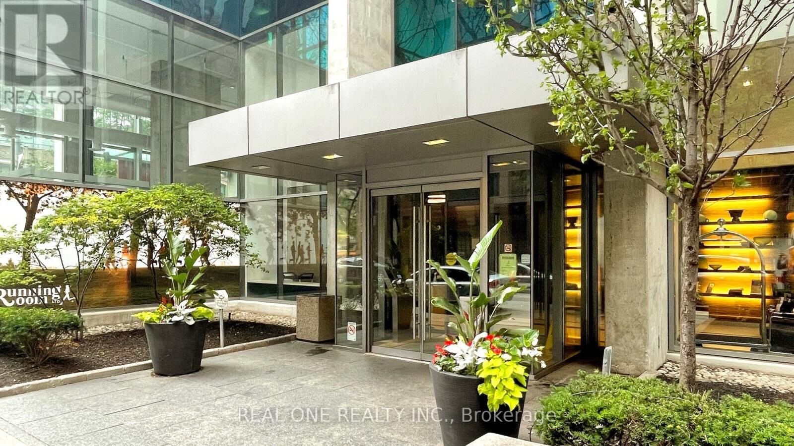 Property Photo:  38 Grenville Street 3107  ON M4Y 1A5 