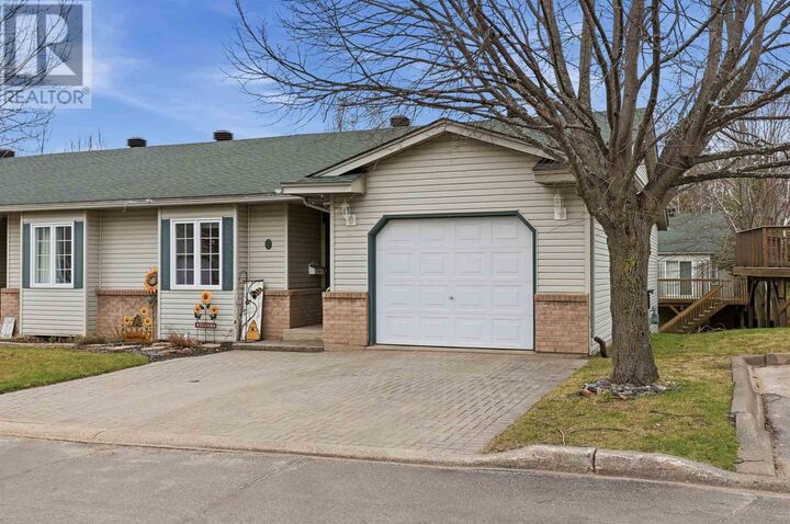 Property Photo:  571-4 North St  ON P6B 6K7 