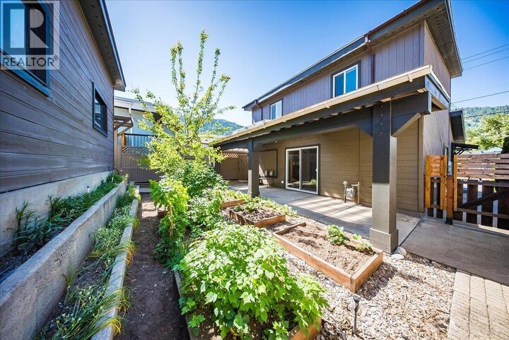 Property Photo:  1443 Columbia Avenue  BC V1R 1J7 