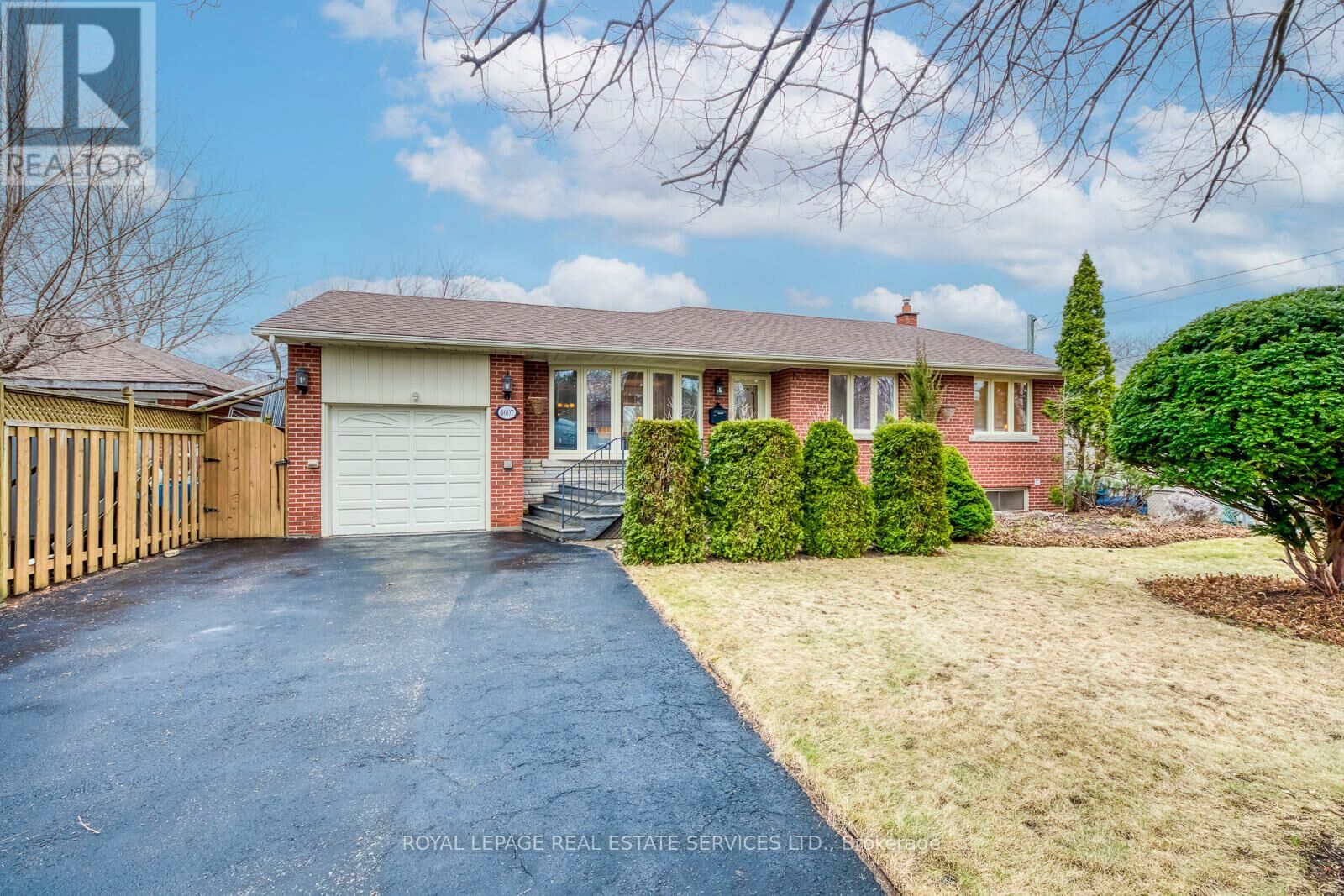 Property Photo:  1607 Ewald Road  ON L5G 4C4 