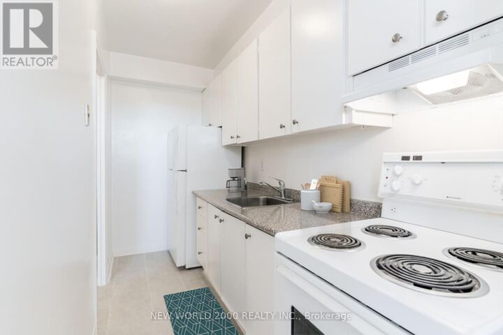 Property Photo:  485 Eglinton Avenue East 1003  ON M4P 1N2 