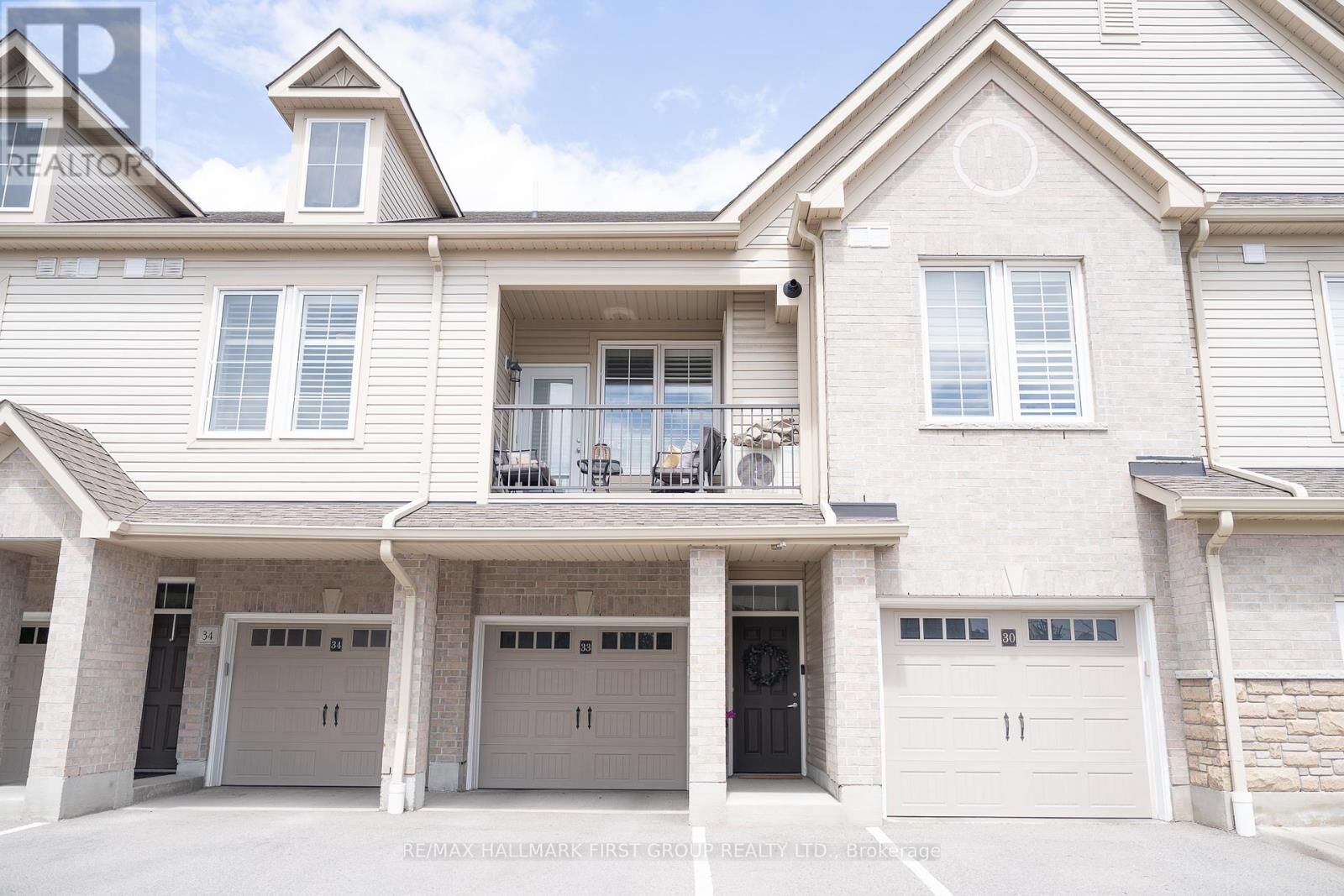 Property Photo:  1430 Gord Vinson Avenue 33  ON L1E 0J6 