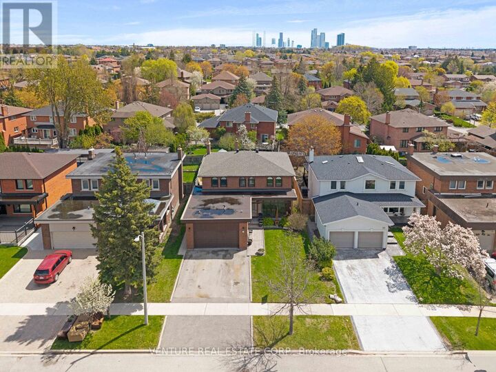 Property Photo:  83 Jeanne Drive  ON L4L 1X8 