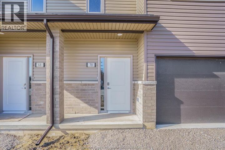 Property Photo:  18 Magnolia Lane  ON N7M 0T3 