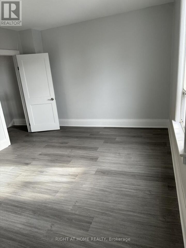 Property Photo:  68 Woodington Avenue Upper  ON M4C 3J5 