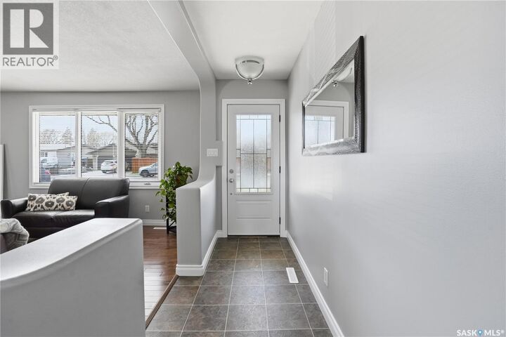 Property Photo:  115 Stapleford Crescent  SK S4R 4S8 