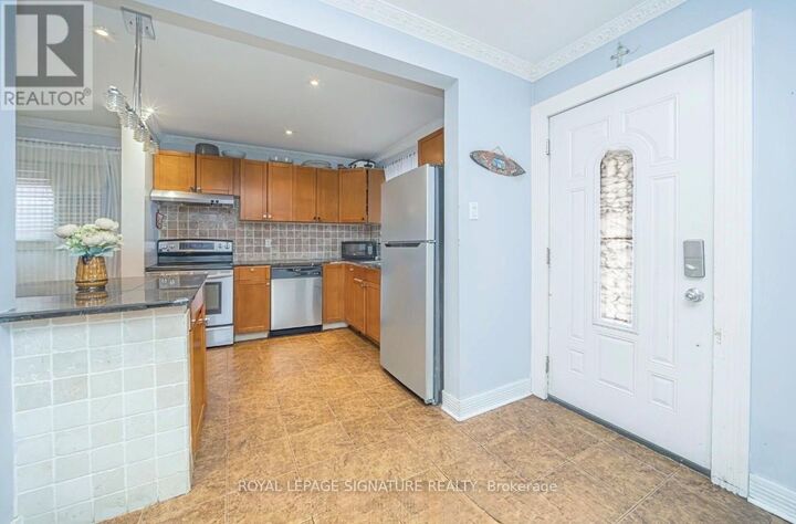 Property Photo:  19 Gatsby Square Room 1  ON L6S 2H4 