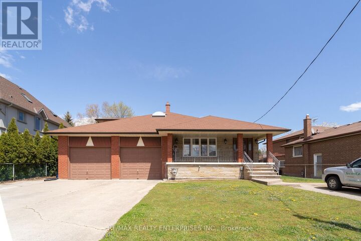 Property Photo:  1351 Haig Boulevard  ON L5E 2M8 