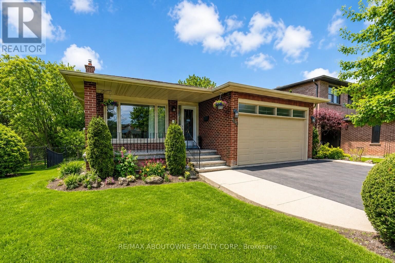 Property Photo:  440 Parkridge Crescent  ON L6M 1B2 