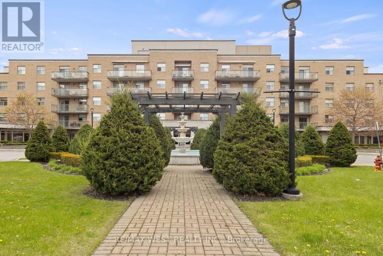 Property Photo:  2506 Rutherford Road 511  ON L4K 5N4 