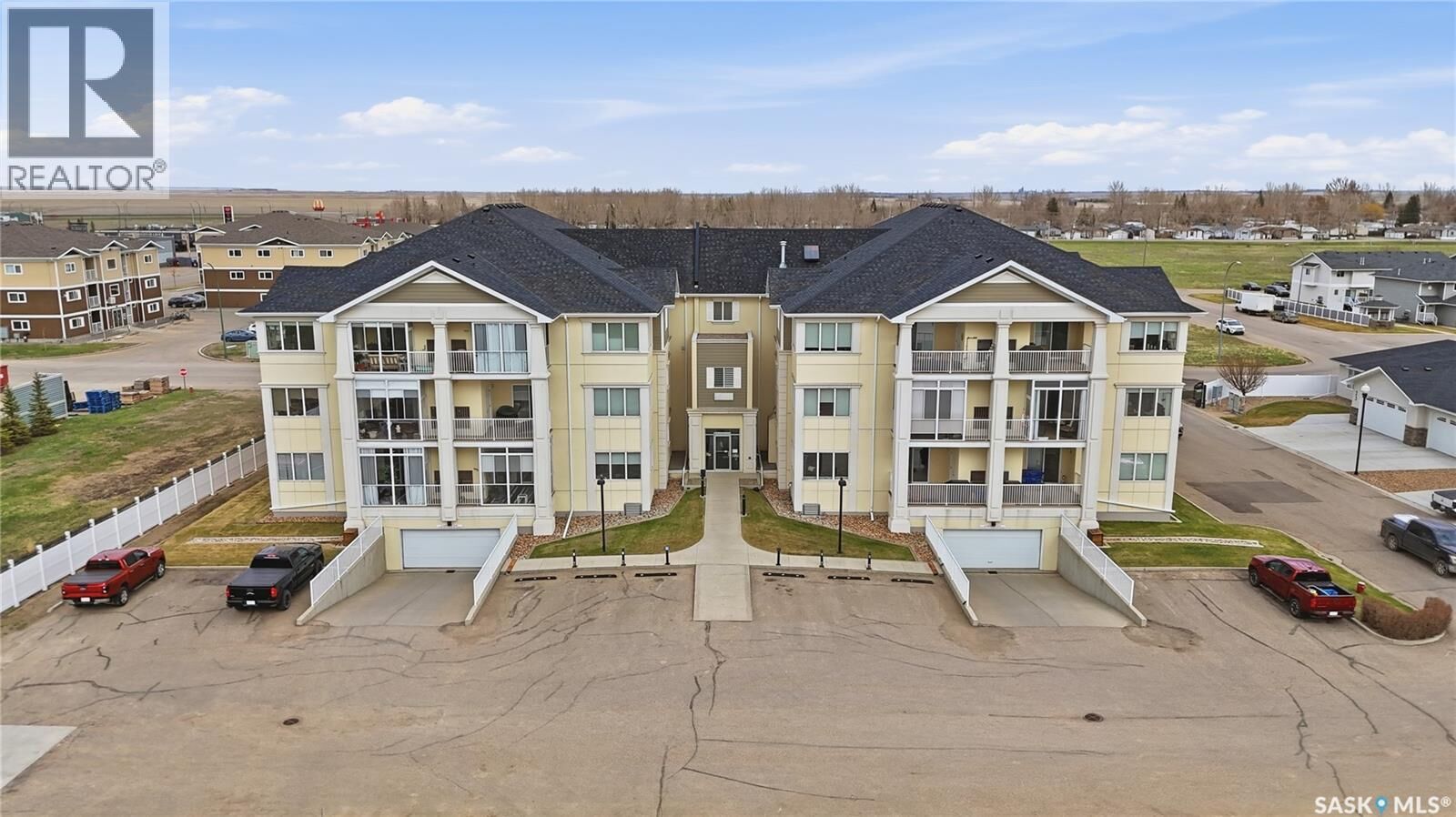 Property Photo:  204 830A Chester Road  SK S6J 0A6 