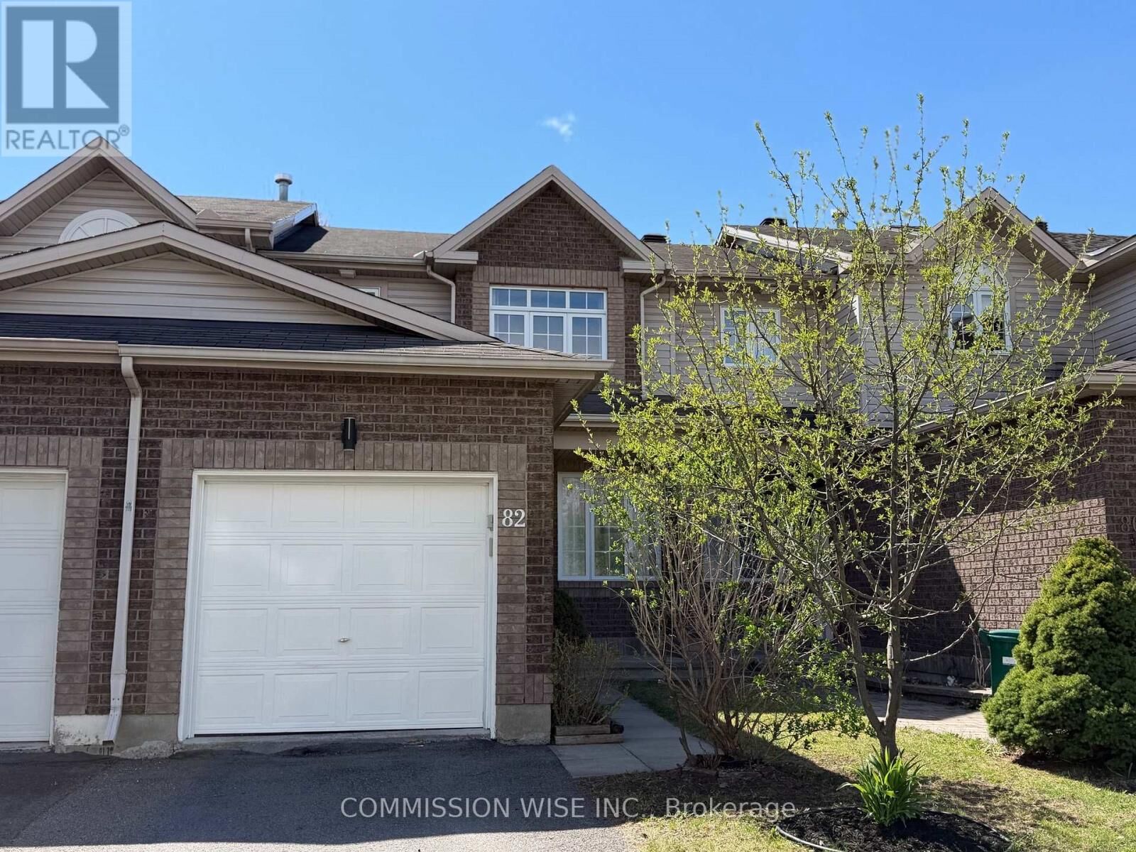 Property Photo:  82 Carwood Circle  ON K1K 4V5 
