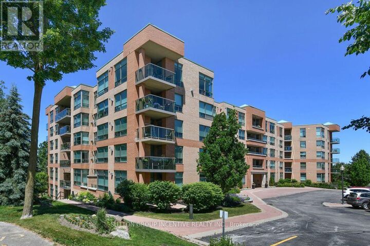 Property Photo:  4 Briar Hill Heights 502  ON L9R 1Z7 