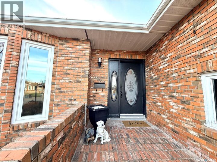 Property Photo:  2547 Cardinal Crescent  SK S9A 3X1 