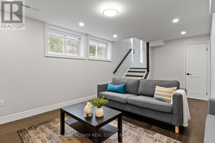Property Photo:  7209 Fayette Circle  ON L5N 1Y5 