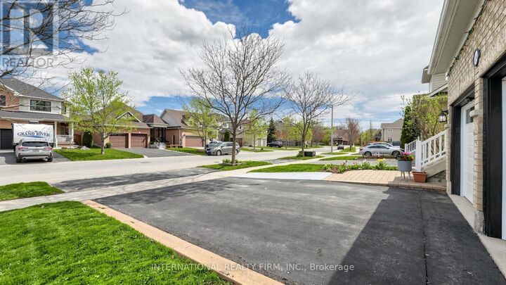 Property Photo:  14 Stuart Avenue  ON L4M 0A1 