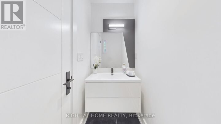 Property Photo:  136 Santa Barbara Road  ON M2N 2C5 