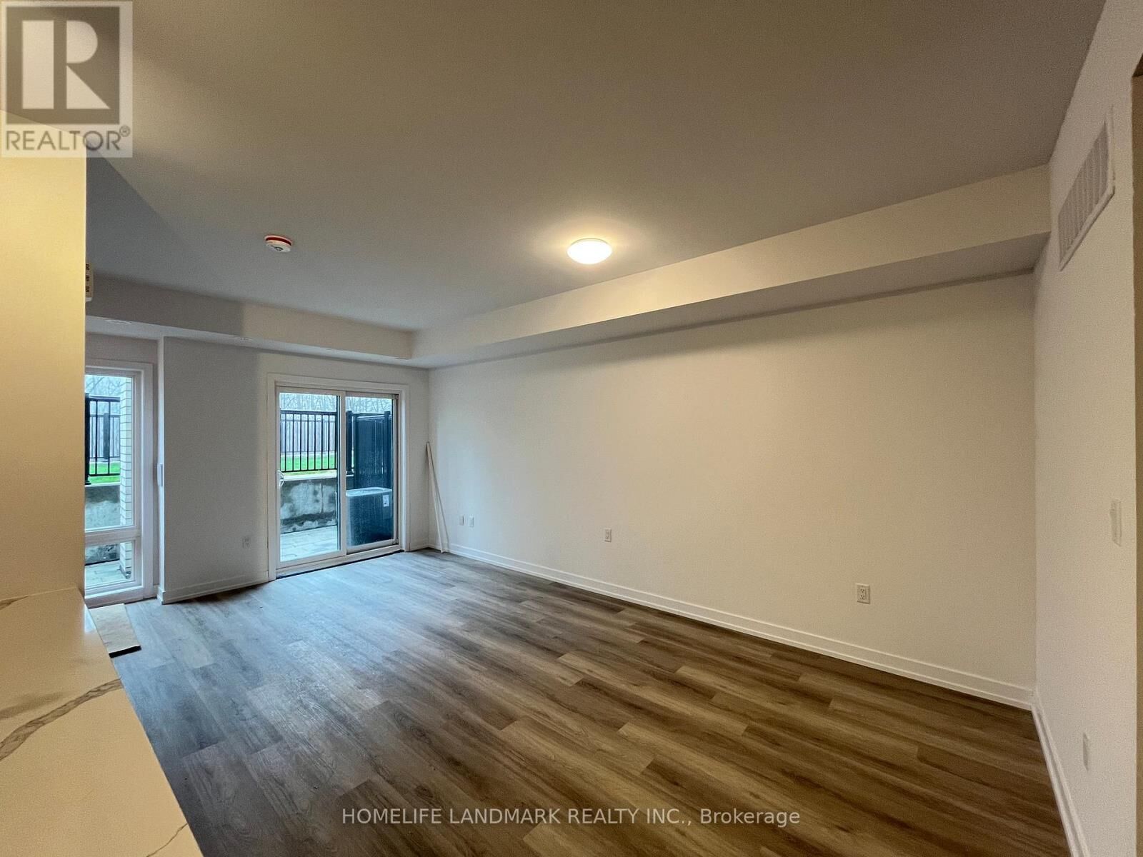 Property Photo:  5 Bancroft Lane 319  ON L4E 1M1 
