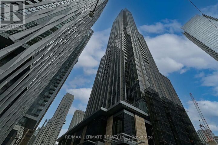 Property Photo:  11 Yorkville Avenue 4505  ON M4W 1L2 