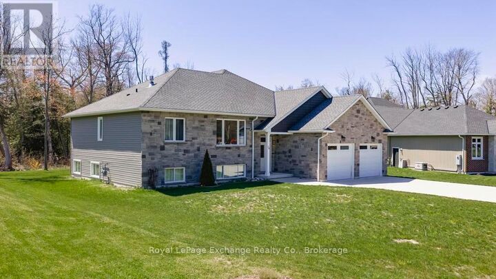 Property Photo:  14 Sunset Place  ON N2Z 2X3 
