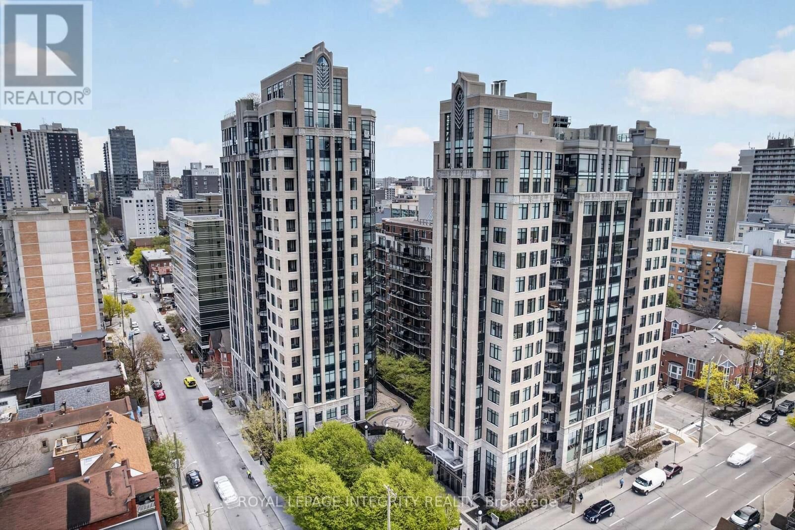 Property Photo:  235 Kent Street 1612  ON K2P 1Z9 