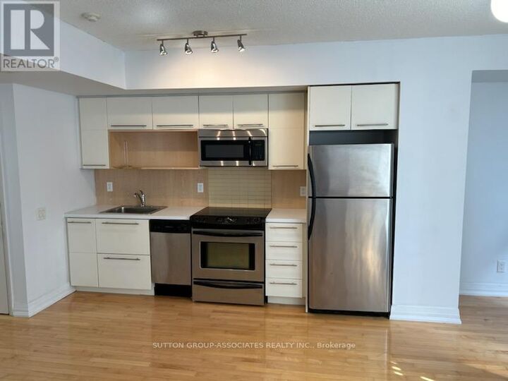 Property Photo:  25 Carlton Street 304  ON M5B 1L4 