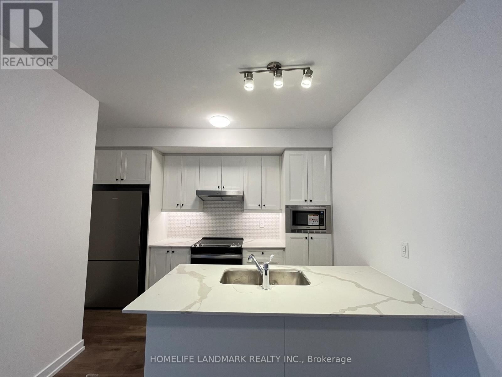 Property Photo:  5 Bancroft Lane North 318  ON L4E 1M1 