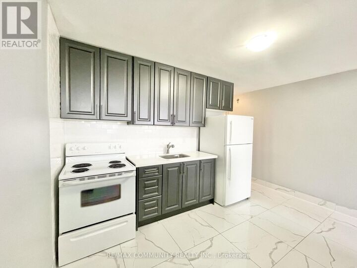 Property Photo:  2624 Eglinton Avenue East 2  ON M1K 2S3 