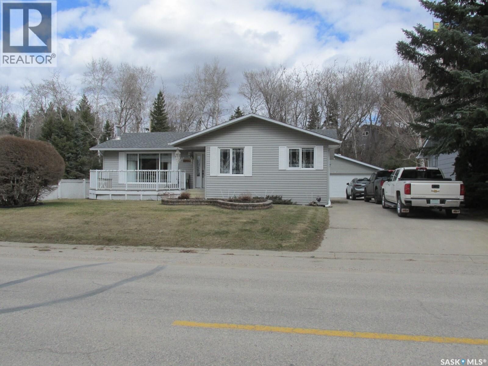 Property Photo:  501 4th Street E  SK S0E 1E0 