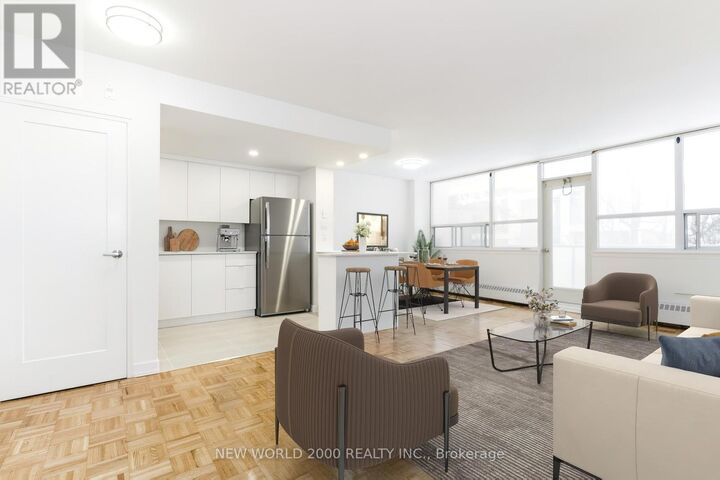 Property Photo:  33 Erskine Avenue 209  ON M4P 1Y6 