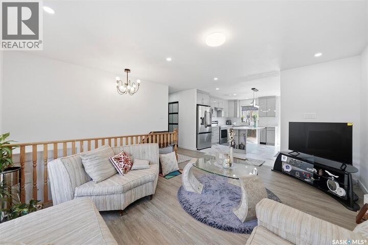 Property Photo:  408 L Avenue N  SK S7L 2P7 