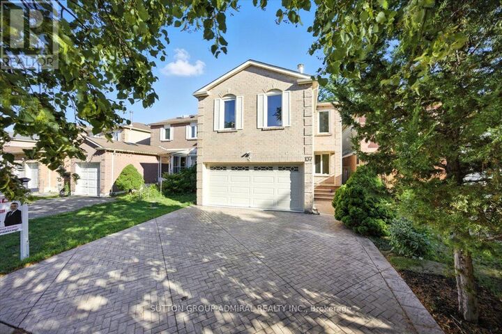 Property Photo:  137 Chelwood Drive  ON L4J 7C6 