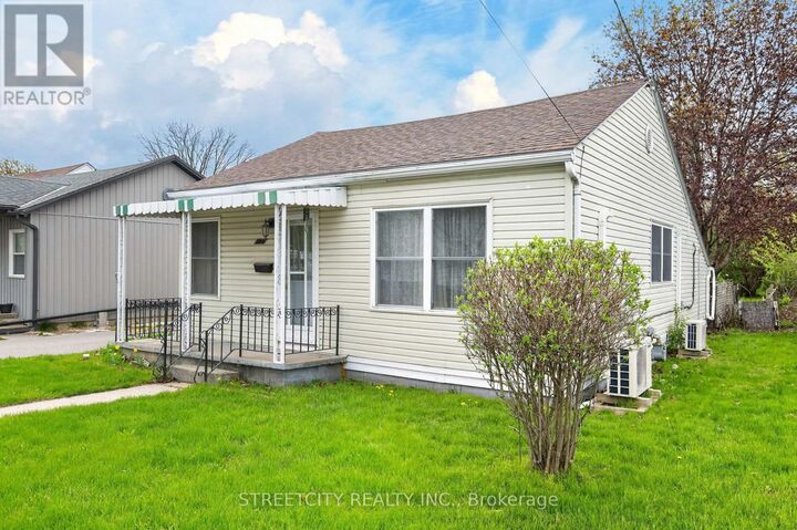 Property Photo:  384 Brock Street North  ON N3S 5Y7 