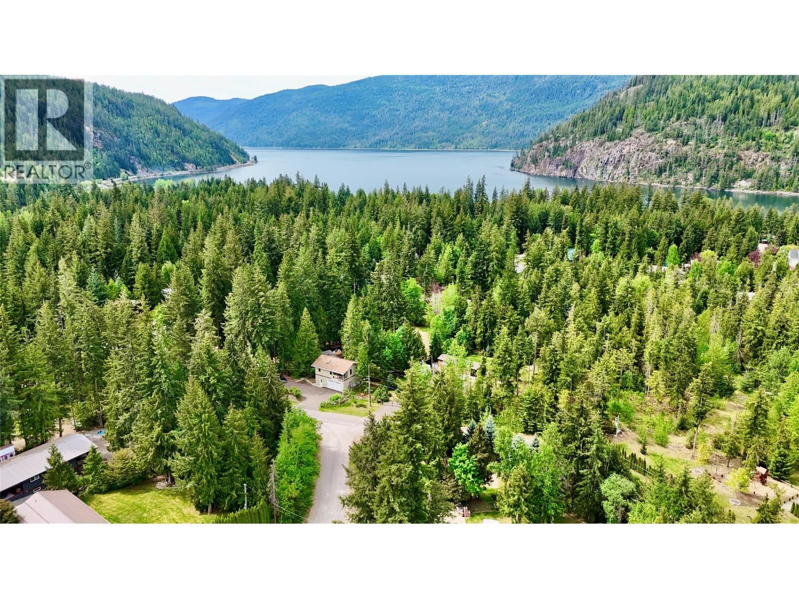 Property Photo: 627 Swanson Place BC V0E 2K2