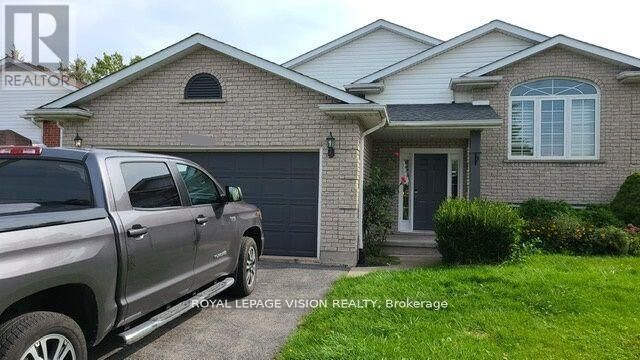 Property Photo:  8001 Woodsview Crescent  ON L2H 3E9 