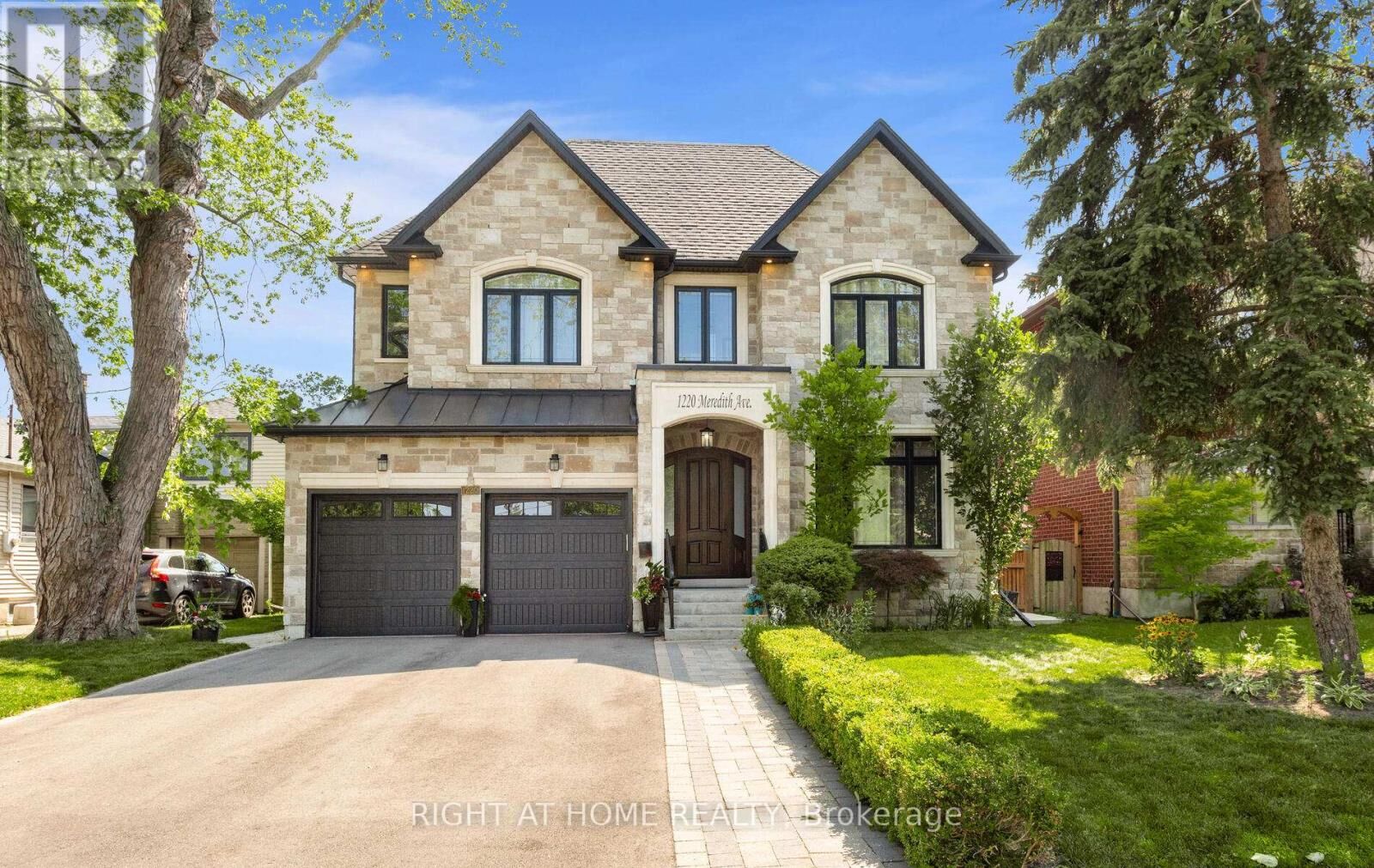Property Photo:  1220 Meredith Avenue  ON L5E 2E3 