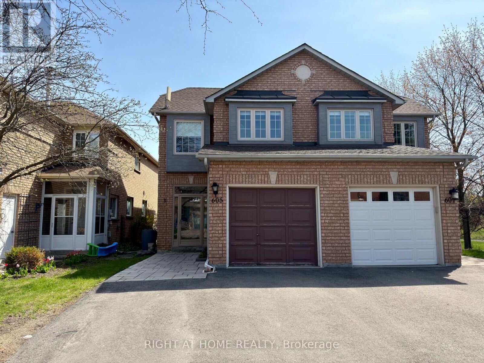 Property Photo:  605 Willowick Drive  ON L3X 2A9 