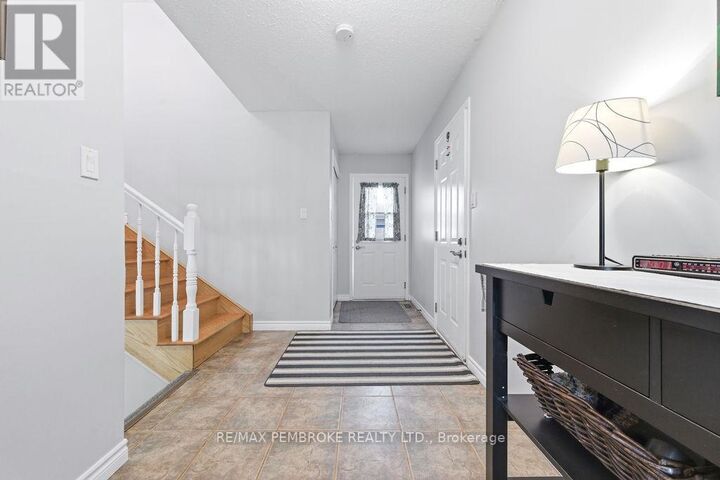 Property Photo:  61 Woodland Crescent  ON K8H 3L9 