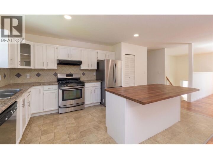 Property Photo:  1801 15 Avenue Southeast  BC V1E 2E9 