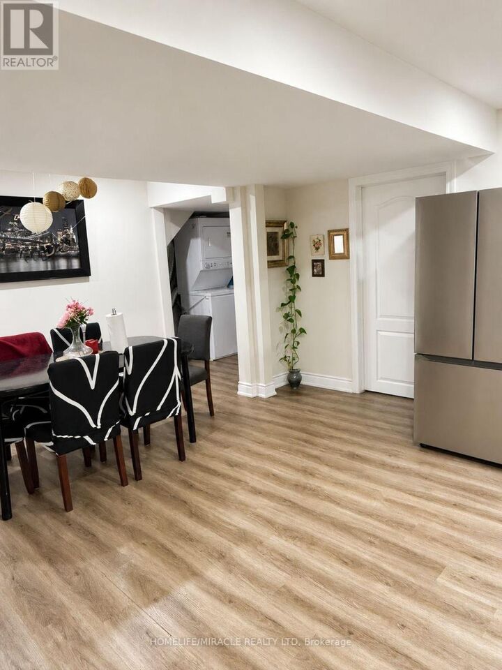 Property Photo:  61 Lyndbrook Crescent Lower  ON L6P 2N9 
