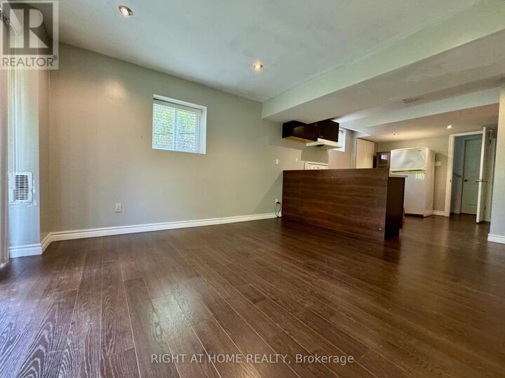 Property Photo:  1045 Tock Close Bsmt  ON L9T 8G8 