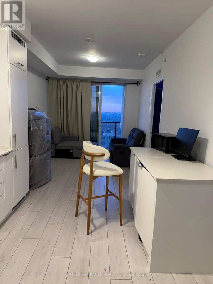 Property Photo:  30 Elm Drive 3203  ON L5B 0N6 