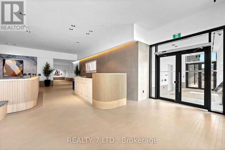 Property Photo:  395 Square One Drive 4107  ON L5B 0P6 