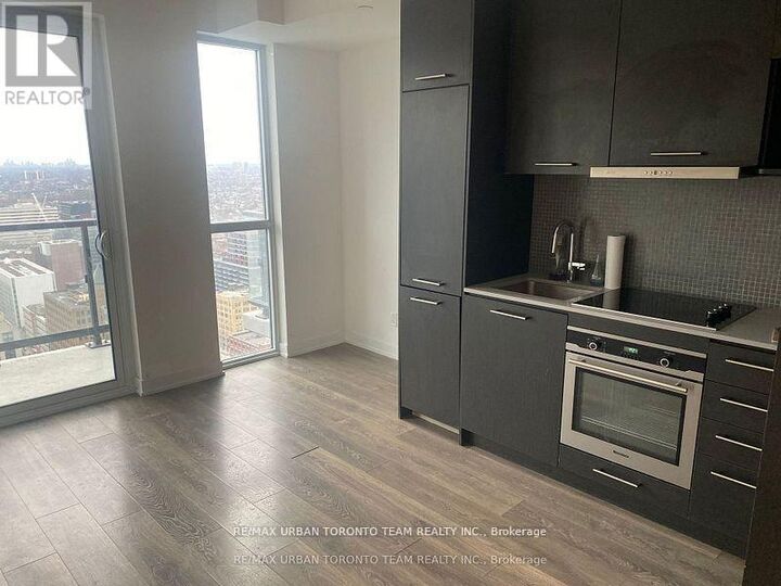 Property Photo:  87 Peter Street 3303  ON M5V 0P1 