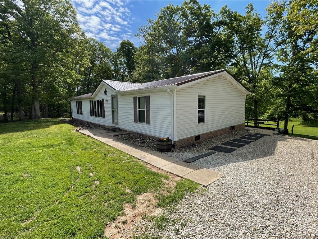 Property Photo: 776A County Road 500 E IL 62468
