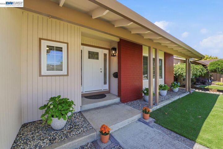 Property Photo:  35939 Ashton Pl  CA 94536 