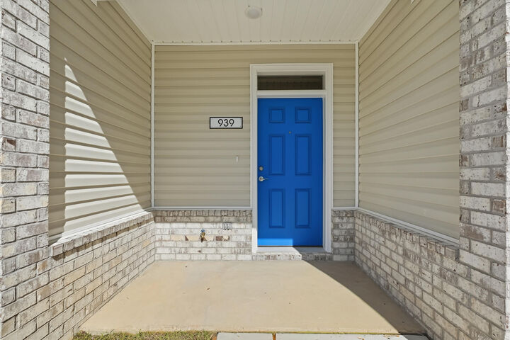 Property Photo:  929 Kenzie Lane  FL 32547 