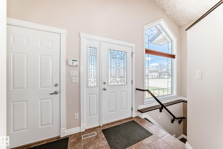 Property Photo:  1221 Cunningham Drive SW  AB T6W 6R2 